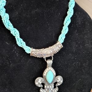 WESTERN STYLE FAUX TURQUOISE WITH SILVERTONE FLEU DE LUS PENDANT